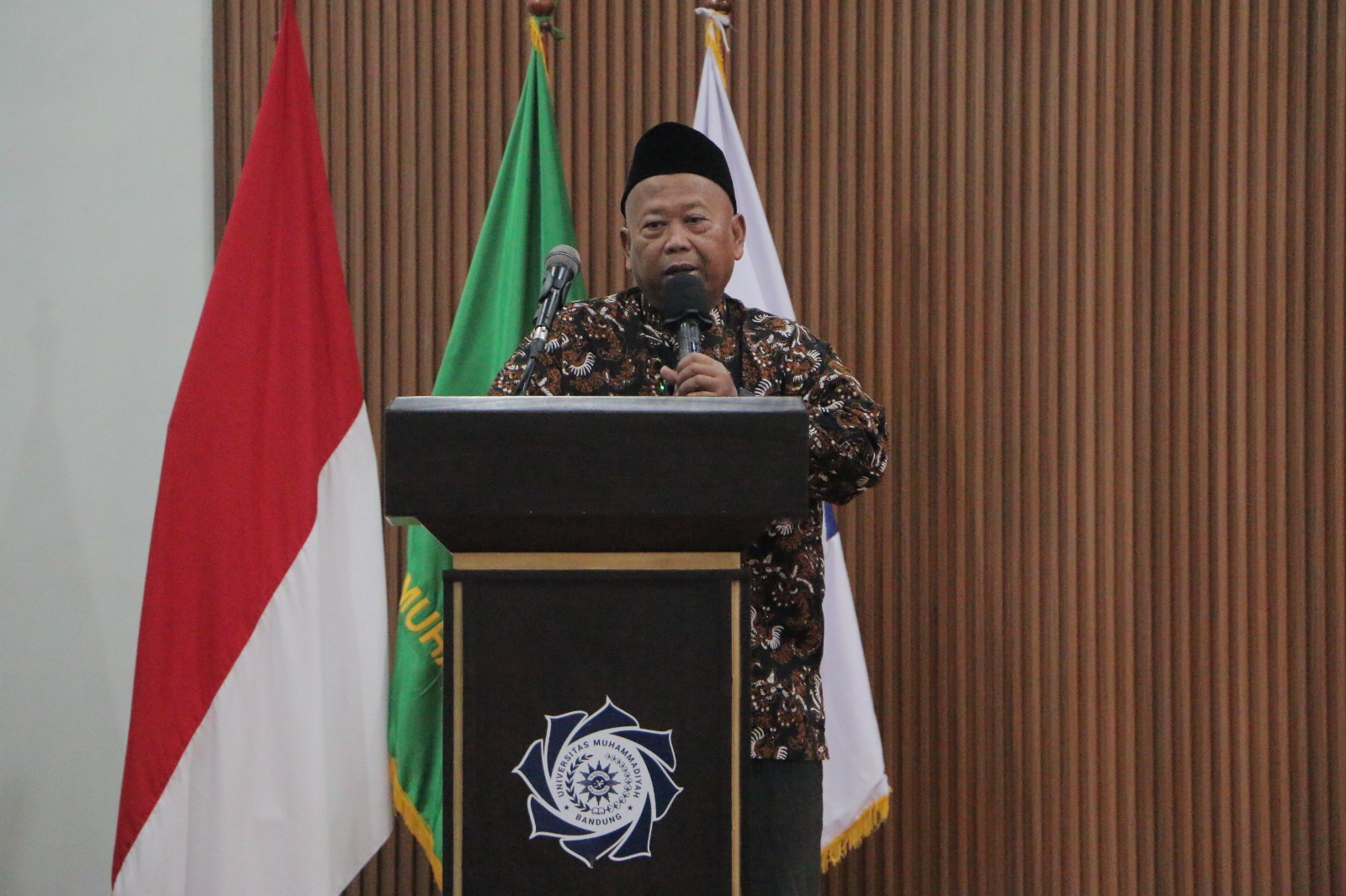 Adian Husaini di UM Bandung Bahas tentang Modal Kuat Kebangkitan Umat Islam