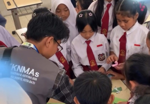 Belajar Hidup Bersih dan Cerdas Digital, Anak SD Bulukerto Diajak Belajar Sambil Bermain