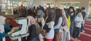 Warga Cisaroni Rasakan Manfaat Layanan Mata Gratis dari Muhammadiyah