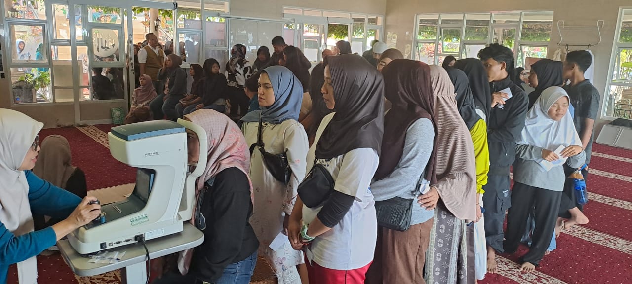 Warga Cisaroni Rasakan Manfaat Layanan Mata Gratis dari Muhammadiyah