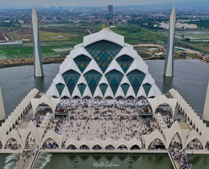 Bedah Kasus Masjid Al Jabbar Wisata Spiritual: Pola Baru Tarik Jutaan Peziarah